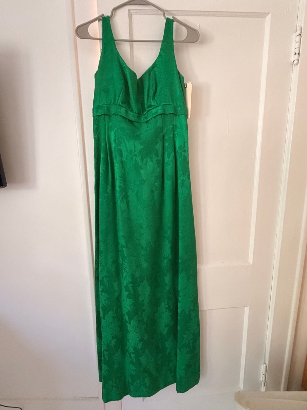 Green V-Neck Maxi Dress with Jacquard Floral Detail